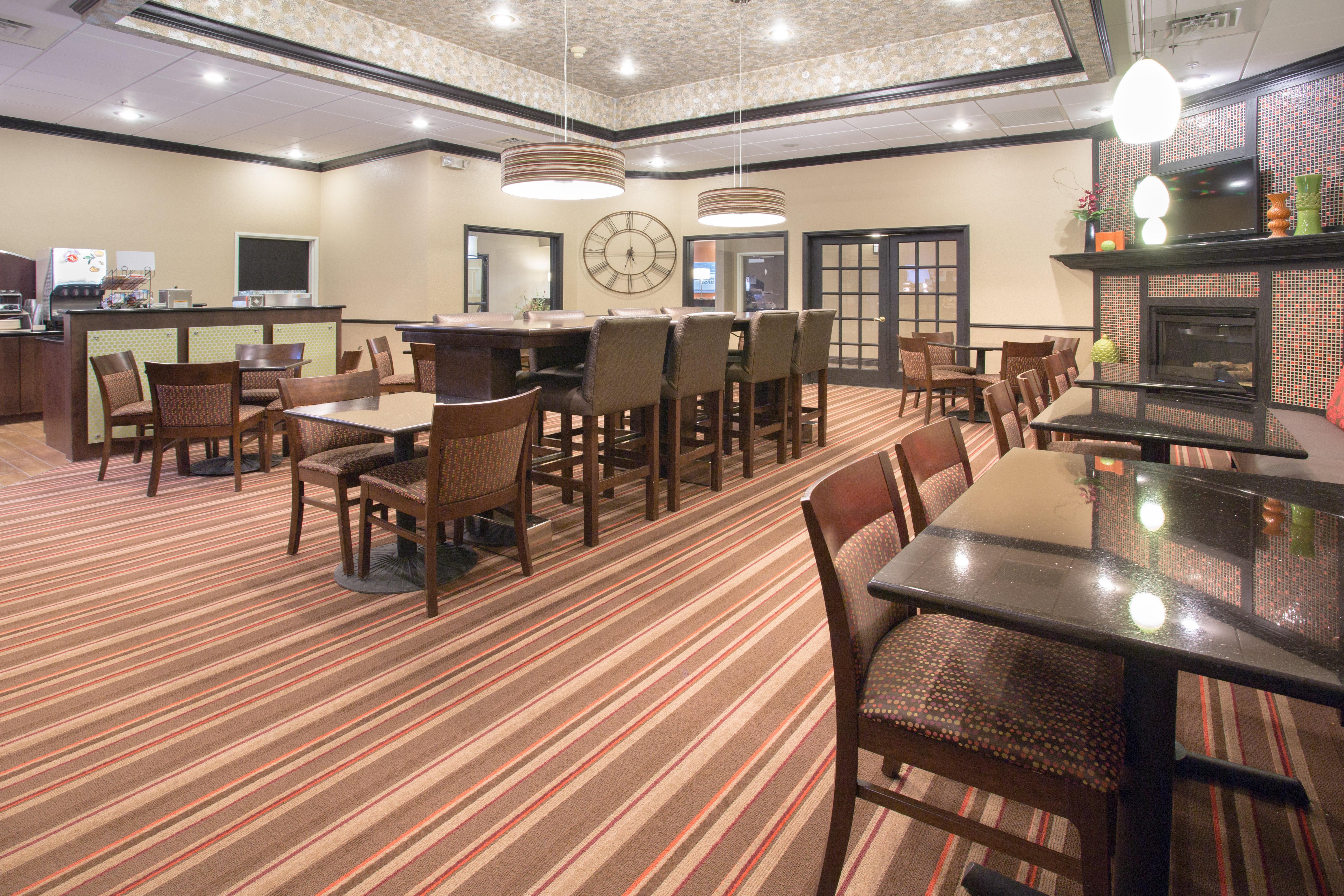 Holiday Inn Express Hotel & Suites Lexington By Ihg Dış mekan fotoğraf