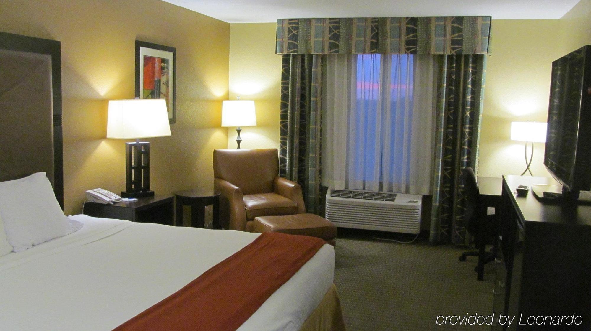 Holiday Inn Express Hotel & Suites Lexington By Ihg Oda fotoğraf
